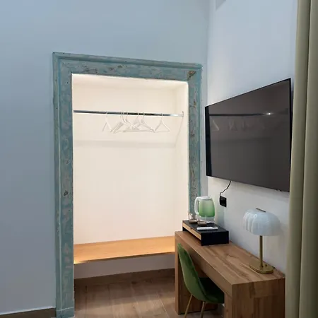 Chiaia Lifestyle 4* نابولي